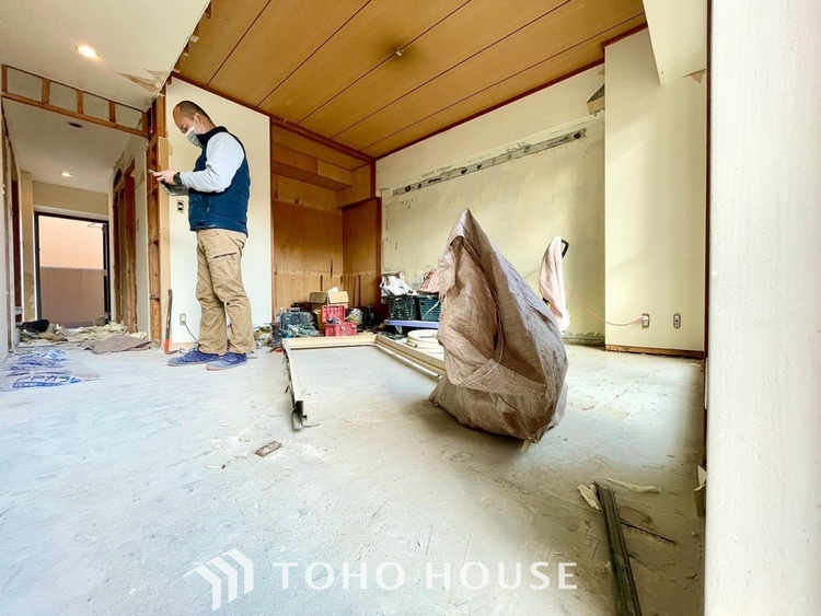 内装 【改装中】風の通り道。舞い込んでくる風が優しく躍り、室内に爽やかな空気を運んでくる。そこに季節の息吹を感じて、いまがどんな季節なのかを実感する。