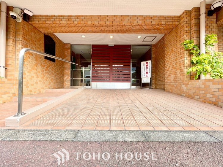 エントランス 漂う上質な空気感、マンションに入れば「おかえりなさい」と笑顔で迎えてくれるエントランス。最良の心配りを感じるマンションでした。