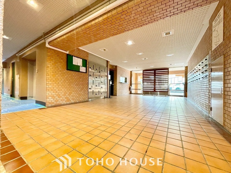 エントランス 漂う上質な空気感、マンションに入れば「おかえりなさい」と笑顔で迎えてくれるエントランス。最良の心配りを感じるマンションでした。