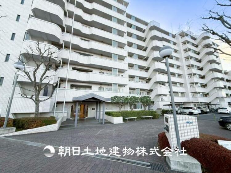 外観 【外観写真】家族の色を映し出す洗練された邸宅は、ずっと輝き続けながらいつしか街の風景に溶け込んでいきます。