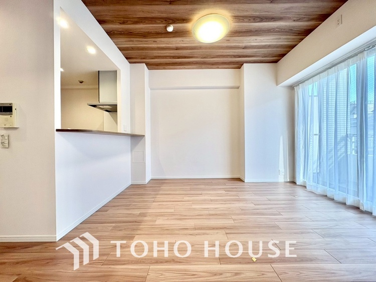 内装 【LIVING】◆眩い◆光が燦々と入り、家族の笑顔を照らす。「いつまでも続いて」と願う夢のような毎日がここにある。