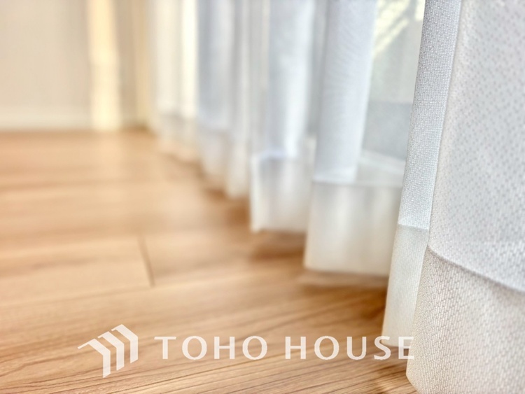 内装 【LIVING】◆陽光◆が差し込む。この開放的なLDKに家族の笑顔が集う。家族が一緒に過ごす空間は明るく、そして居心地よく。