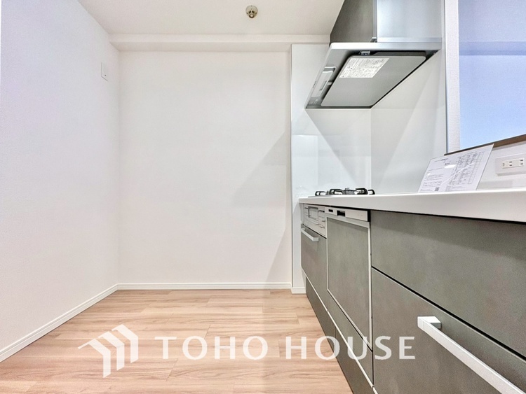 キッチン 【KITCHEN】◆ワクワク◆開放的で機能性も高いシステムキッチン。お子様は毎日のご飯にワクワク！