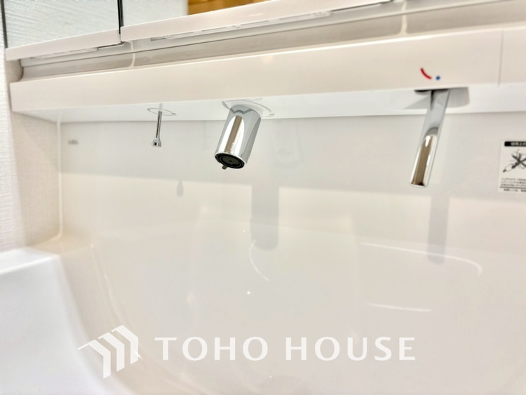 洗面 【WASHROOM】◆快適◆煌びやかな暮らしの中にも忘れたくない快適さ。大きな収納が助けてくれます。