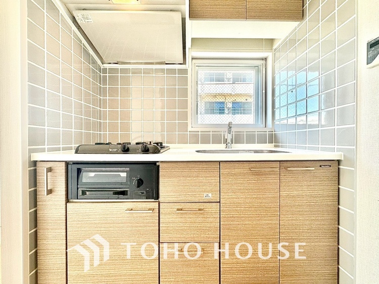 キッチン 現在改装中◆ワクワク◆開放的で機能性も高いシステムキッチン。お子様は毎日のご飯にワクワク！