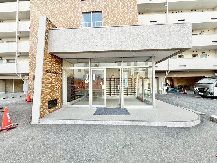 その他 上質感漂う玄関アプローチです。