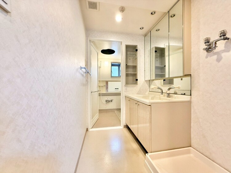 その他 十分な広さの脱衣所。