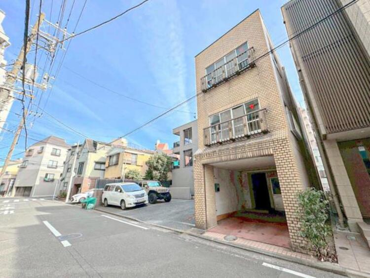 外観 閑静な住宅地の立地の為、気持ちよく過ごすことが出来そうです！やさしい陽とやわらかな風が生活を彩ります　ゆとりがあり、心地よく落ち着いて過ごせる日常は次世代にもつなげていきたい大切な資産です！ 