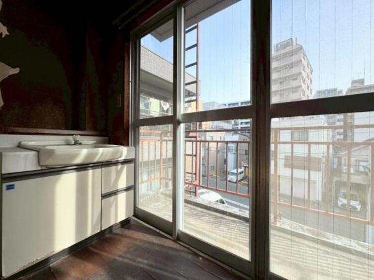 キッチン 広く取られたキッチンスペースはとても便利です。　自由にレイアウトがカスタマイズできます。 