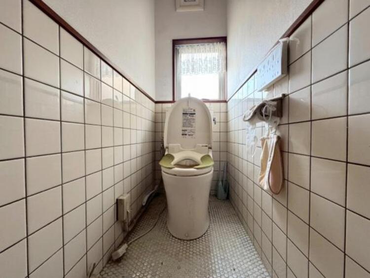 トイレ 毎日使うからこそ、いつも清潔な状態が嬉しいです。　お掃除がしやすいようフチレスモデルです。