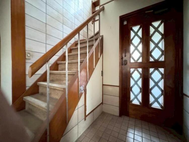 その他 明るく広い玄関には収納力に優れたシューズボックス。　靴をスッキリと整頓することができます。 