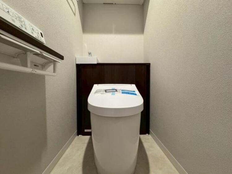 トイレ ウォシュレット、保温機能付き便座など充実の設備です　お掃除がしやすくストレスフリー！！