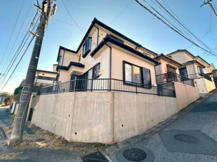 外観 南東向き高台角地につき、日当たり・風通し良好！