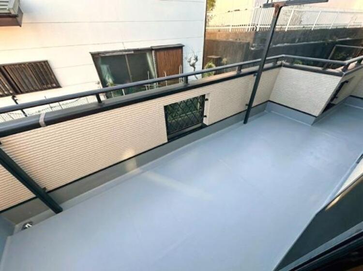 バルコニー 南西向きにつき陽当たり良好のバルコニーです