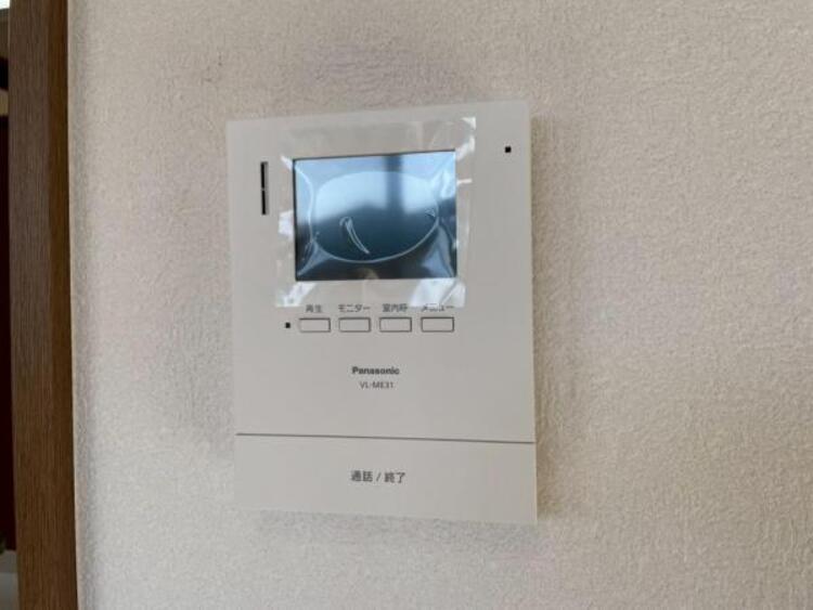 設備 お子様のお留守番時も、鍵の開錠前に確認ができ安心のモニターインターホン。2階LDKから確認可能です。