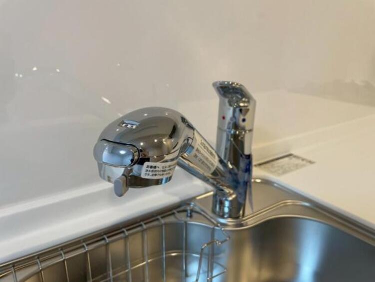 キッチン ワンタッチで浄水に切り替えられる浄水一体型水栓です。