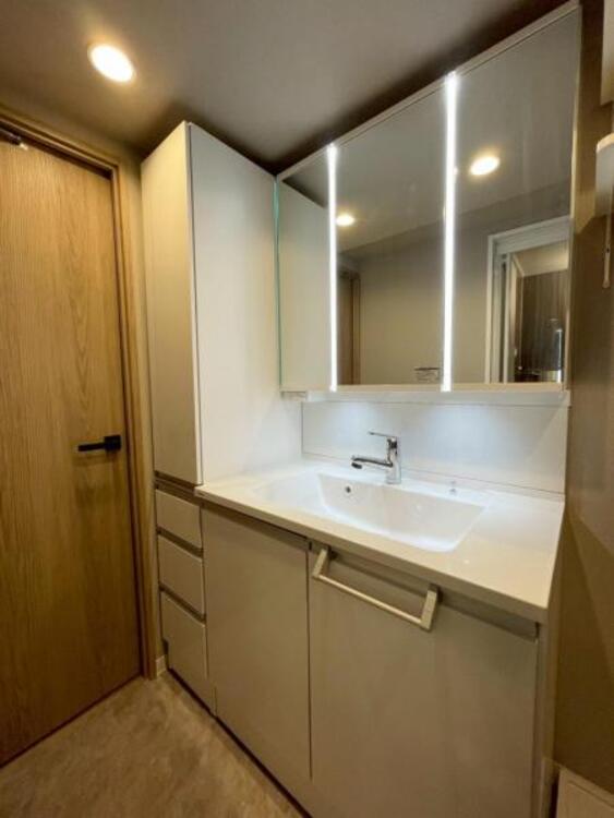 洗面 豊富な収納スペースがあり、すっきり使える洗面台です 