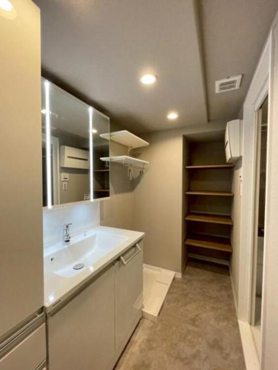 洗面 忙しい朝にも落ち着いて身支度ができるゆとりある洗面スペース 