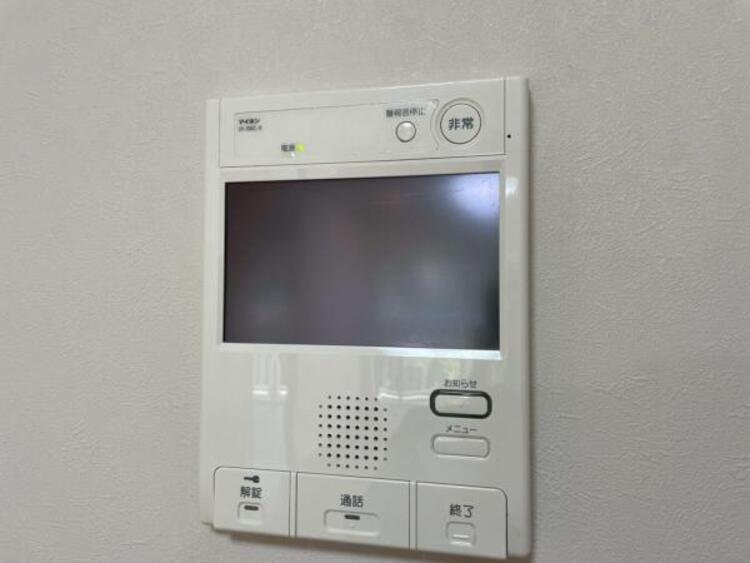 設備 お子様のお留守番時も、鍵の開錠前に確認ができ安心のモニターインターホン。 