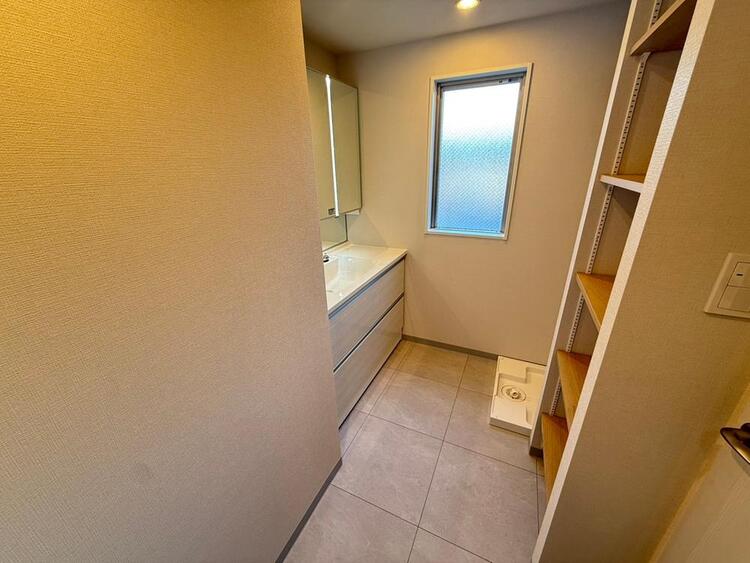 洗面 清潔感と心地よさを重視した、上質感漂うパウダールーム。