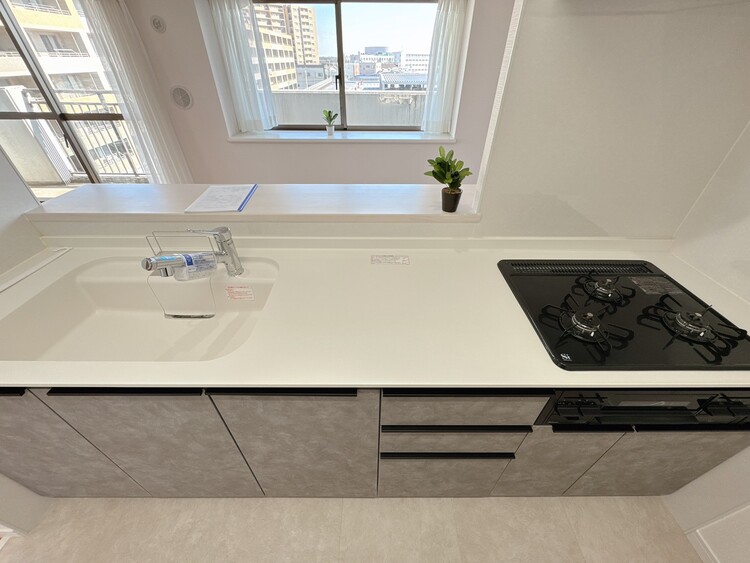 キッチン スマートな意匠と充実の機能を備えたキッチンが、暮らしにおいしい彩りを添えます。