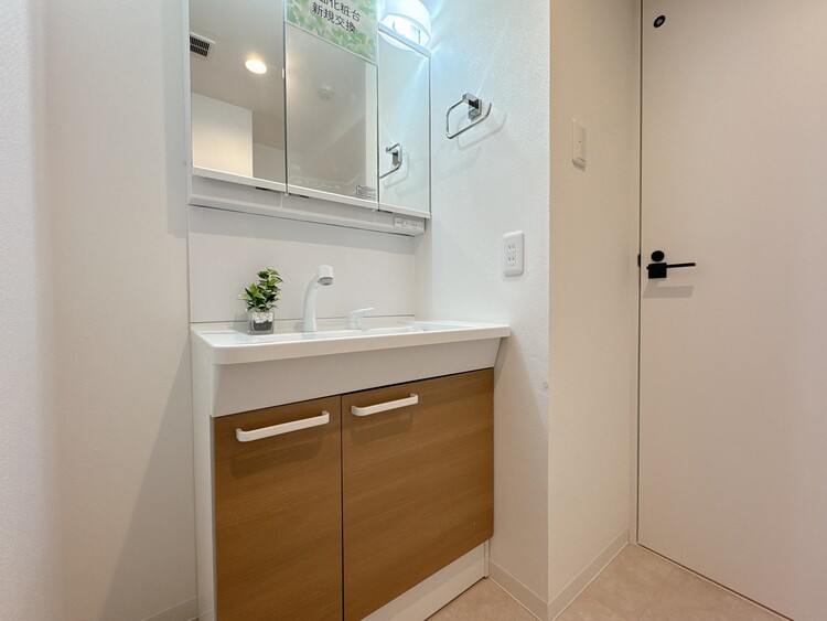 洗面 何かと物が増える場所だからこそ、スッキリと見映えの良い空間に。