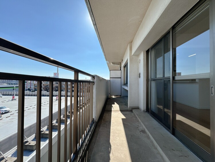 バルコニー 暮らしの中で、光と風を演出してくれるバルコニー。