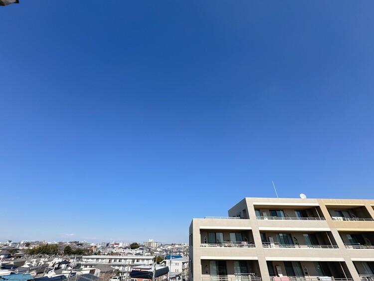 バルコニー 頬をなでる、優しい風を感じることが出来ます。