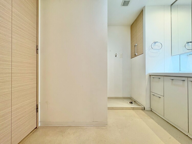 洗面 清潔感と心地よさを重視した、上質感漂うパウダールーム。