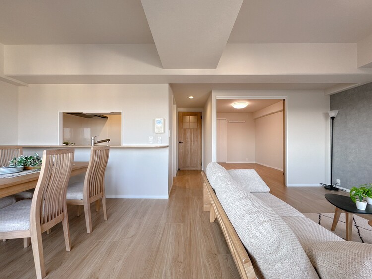 居間 飾り過ぎないシンプルな内装と偏り過ぎないデザインで統一しました。