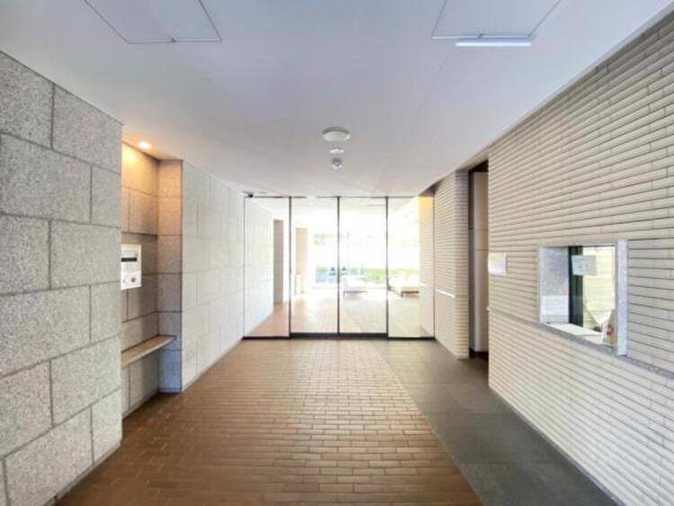 エントランス 広々とした玄関でお客様をお出迎え。明るく気持ちの良い玄関は気持ちが盛り上がります。