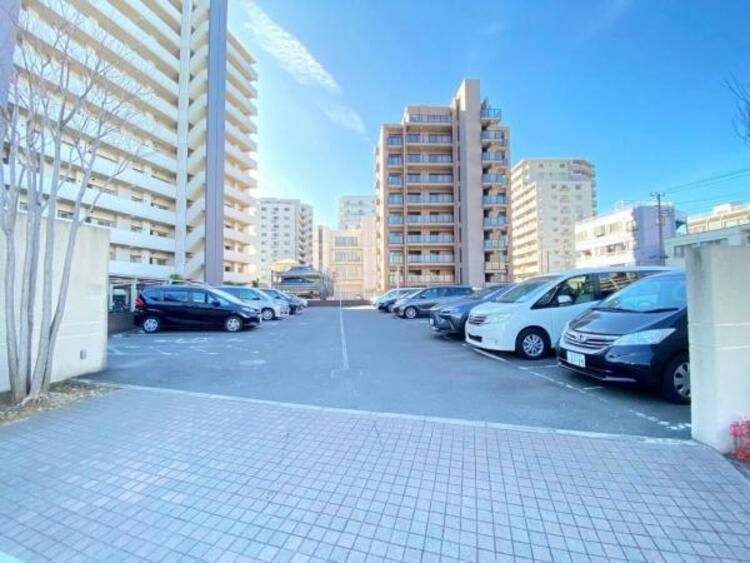 駐車場 駐車場の空き状況は担当者までお問い合わせくださいませ。