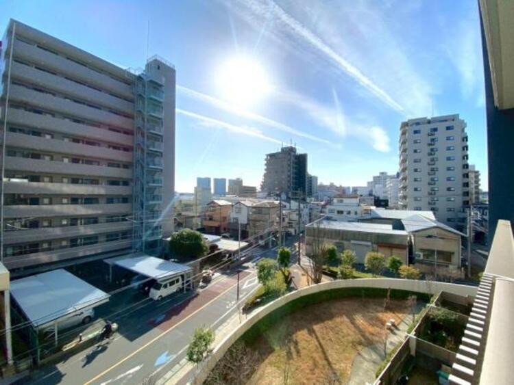 その他 南向きバルコニーです。たくさんの洗濯物を干せる広々とした空間です。