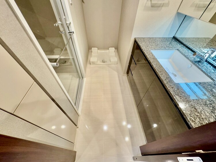 その他 十分な広さの脱衣所。