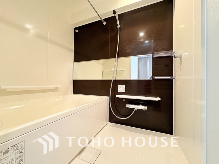 風呂 一日の疲れを癒すバスルームは、心地よいリラックスを叶える清潔感溢れる空間