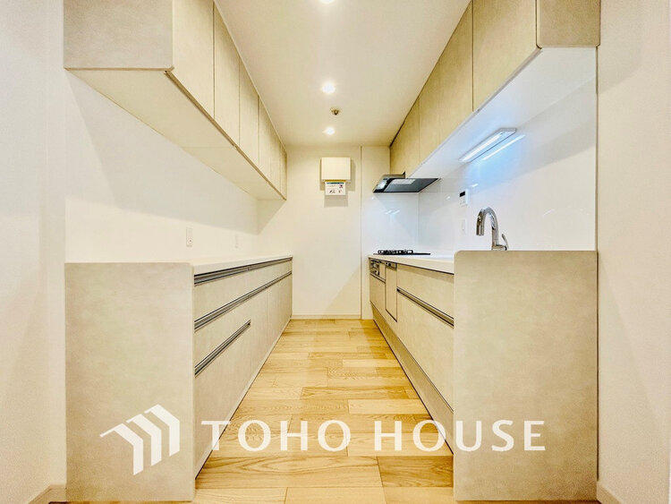 キッチン 落ち着きのあるカラーで統一された清潔感と気品が溢れるキッチン