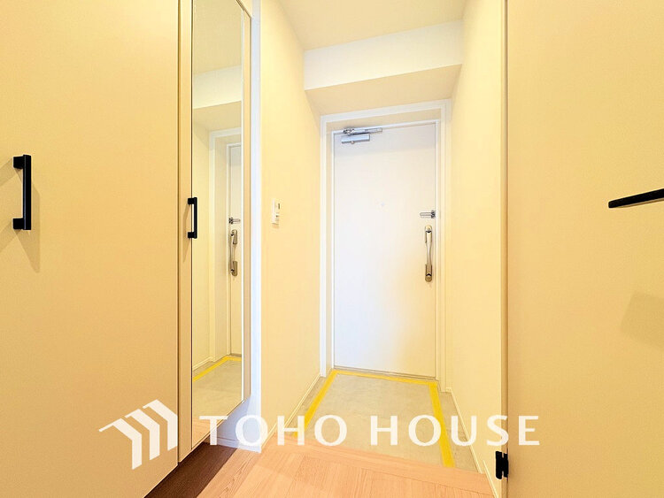 玄関 落ち着いた雰囲気の玄関、家族の帰りを暖かく迎えてくれます