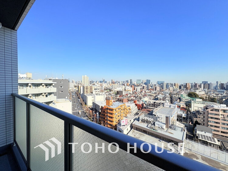 バルコニー 日当たりの良いバルコニーで晴れの日の洗濯物も楽しみになりますね