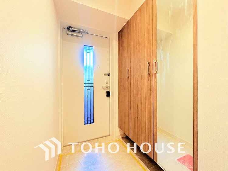 玄関 落ち着いた雰囲気の玄関、家族の帰りを暖かく迎えてくれます