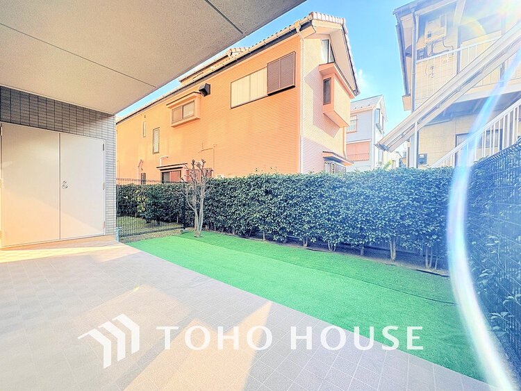 バルコニー 日当たりの良いバルコニーで晴れの日の洗濯物も楽しみになりますね