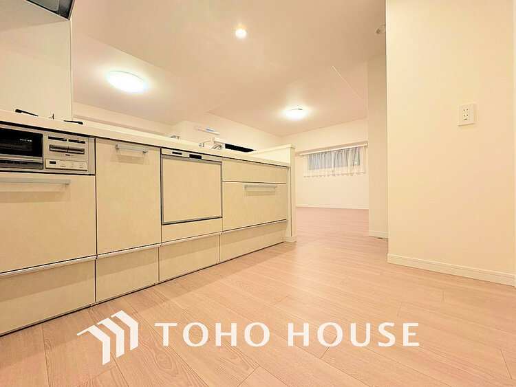 キッチン 落ち着きのあるカラーで統一された清潔感と気品が溢れるキッチン