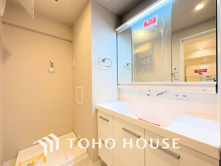 洗面 落ち着きのある色合いでまとめられた洗面室