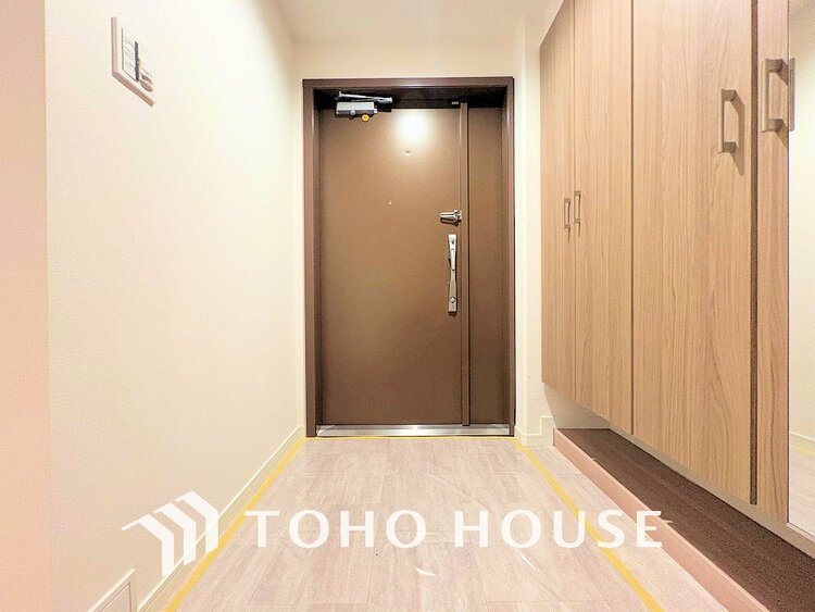 玄関 落ち着いた雰囲気の玄関、家族の帰りを暖かく迎えてくれます