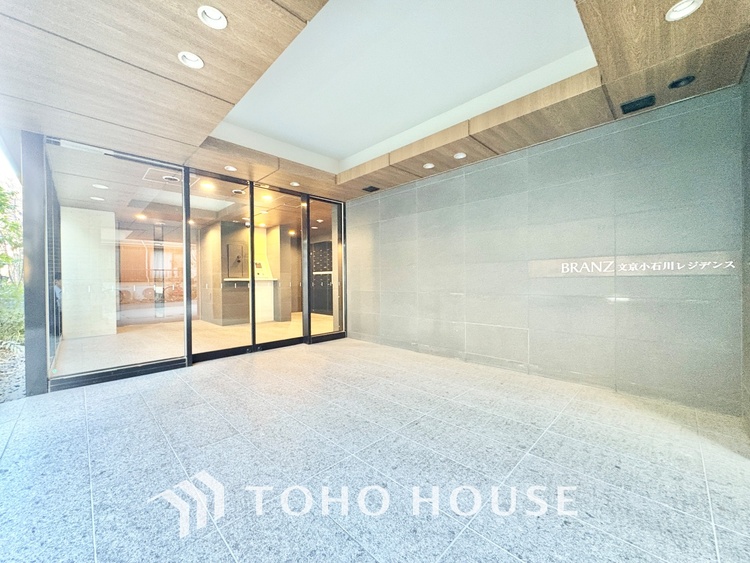 外観 文京区小石川の築浅「ブランズ」6階 。春日・後楽園駅徒歩7分で4路線利用可 。希少な70?超の3LDKは収納豊富で設備も充実 。利便性と静穏を兼ね備えた、子育て世帯に最適な住まいです。