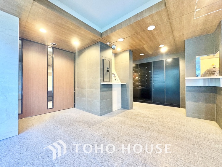 外観 文京区小石川の築浅「ブランズ」6階 。春日・後楽園駅徒歩7分で4路線利用可 。希少な70?超の3LDKは収納豊富で設備も充実 。利便性と静穏を兼ね備えた、子育て世帯に最適な住まいです。