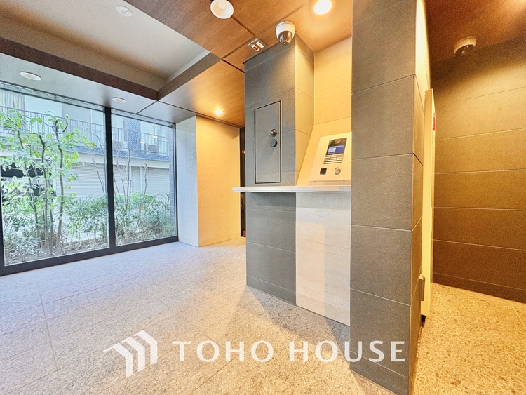 外観 文京区小石川の築浅「ブランズ」6階 。春日・後楽園駅徒歩7分で4路線利用可 。希少な70?超の3LDKは収納豊富で設備も充実 。利便性と静穏を兼ね備えた、子育て世帯に最適な住まいです。