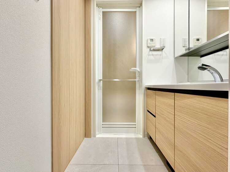 その他 十分な広さの脱衣所。