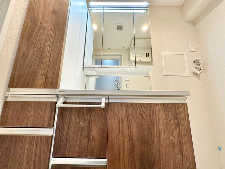 その他 清潔感を感じられる洗面化粧台。