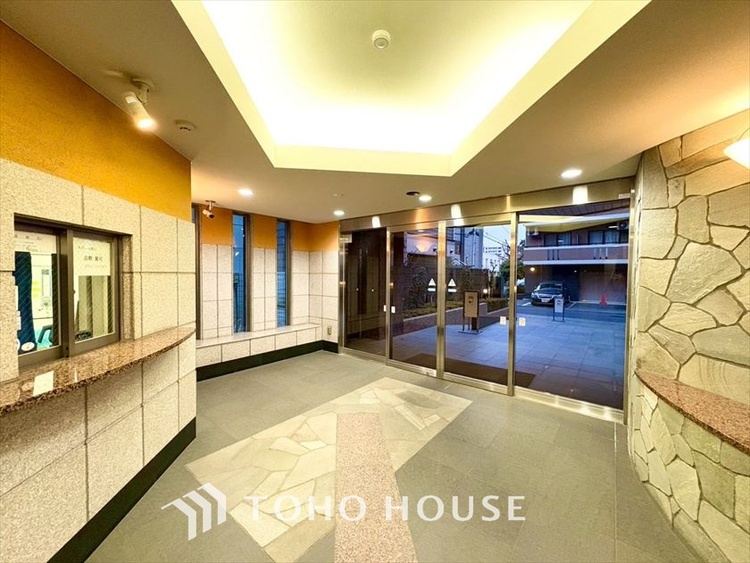 エントランス 【ENTRANCE】◆家族◆家で家族と過ごす時間は限られている。帰りを待つ家族の元へと急ぐときの弾む思い。そんな思いを引き立てる邸宅。