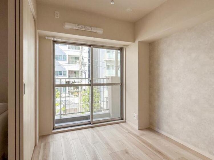 内装 扉を閉めればプライベートなお部屋にもなります。